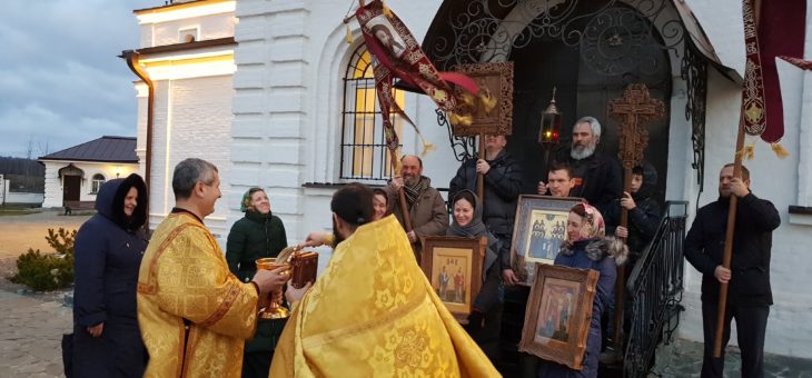 Престольный праздник, память святителя Николая Мир Ликийских Чудотворца.