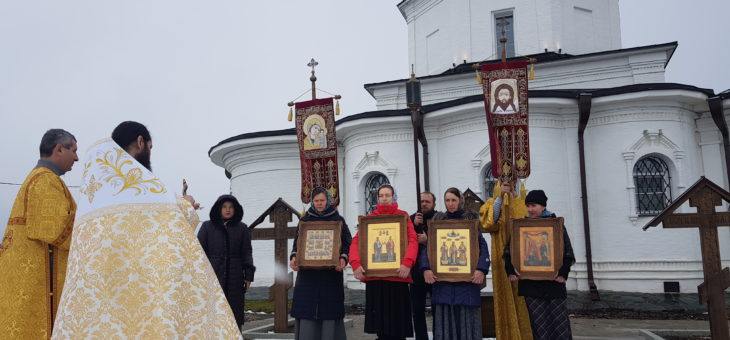 Престольный праздник, память трех Вселенских учителей и святителей.